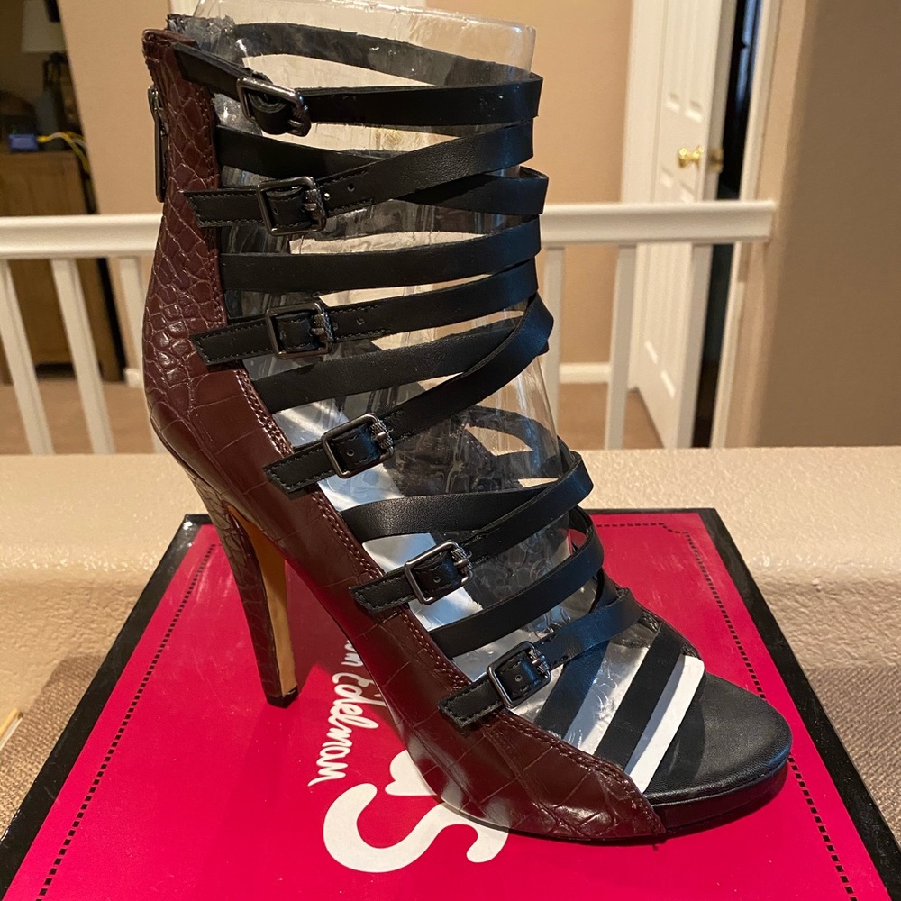 Circus by Sam Edelman boot in burgundy with black